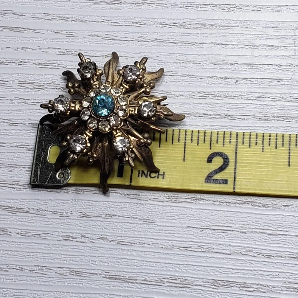 Gold Tone Crystal Clear Blue Starburst Brooch Pin - Picture 3 of 3